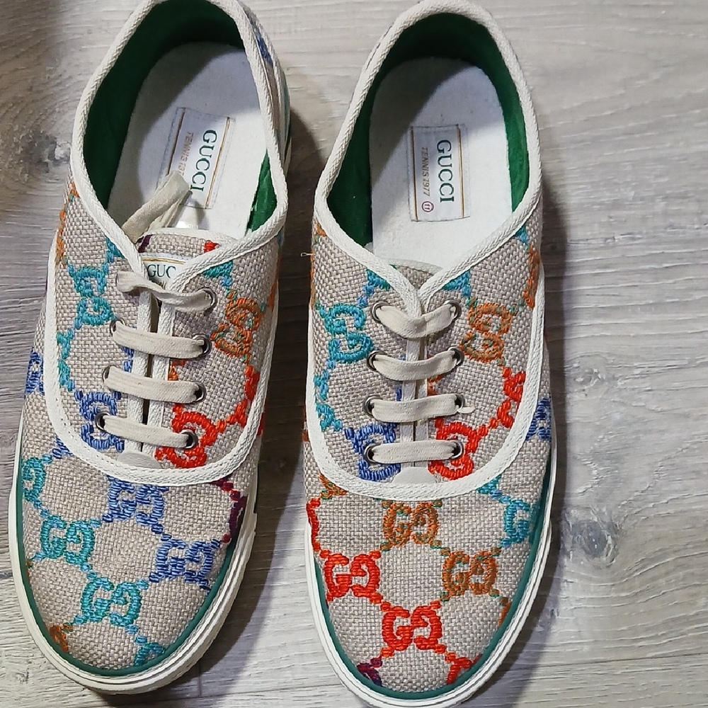 Lightly Worn Great Condition Gucci Cream and Red Sneakers with Monogram Pattern.